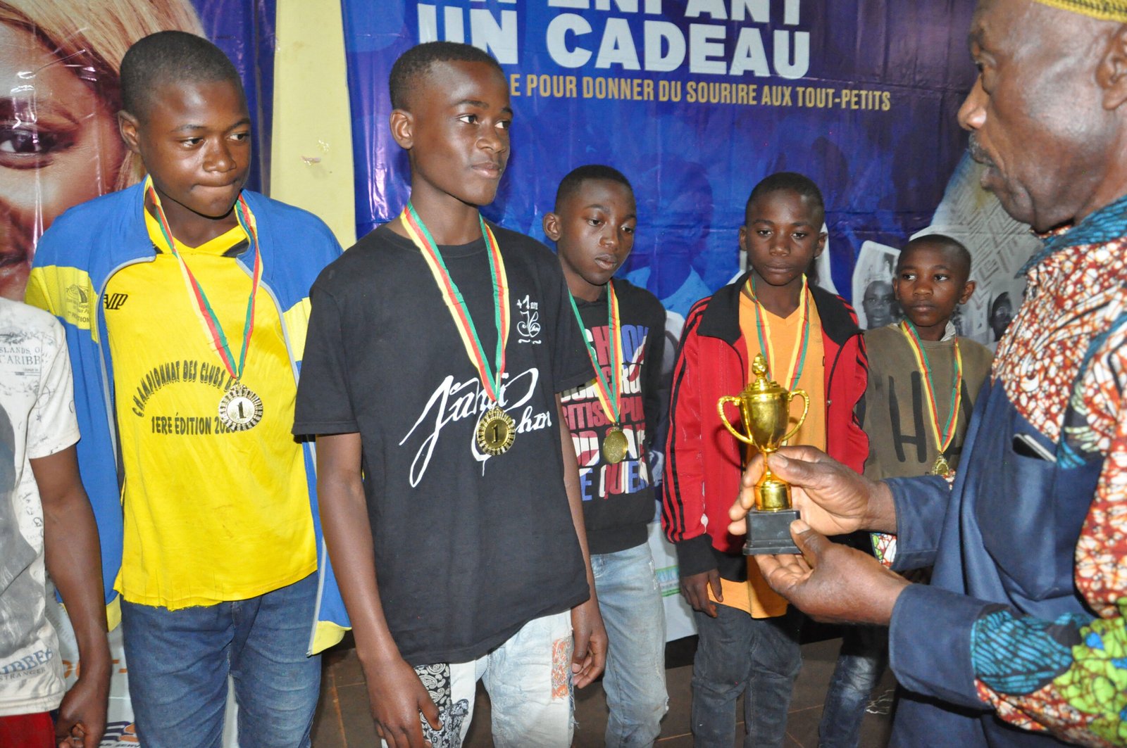 festiva un enfant un cadeau 03